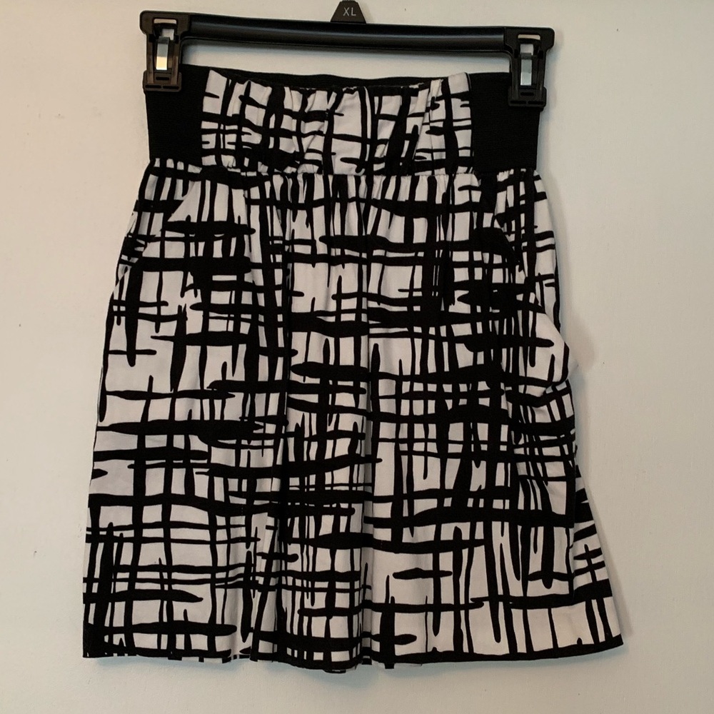 Black and White Skirt w/ Pockets